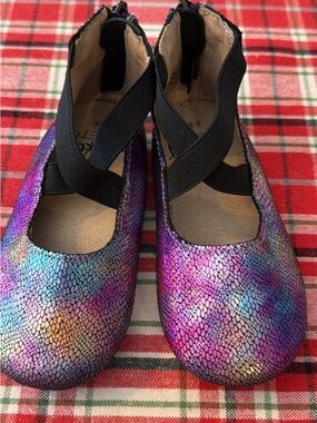 Monkey Feet Iridescent Multicolor Girls' Ballet Flats with Cross Straps